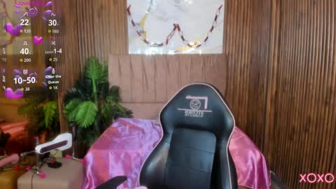 JUANITA online show from April 9, 11:37 am