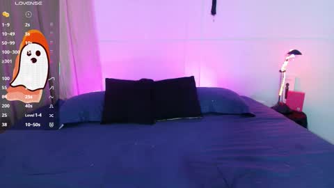 Blue online show from October 31, 4:19 pm