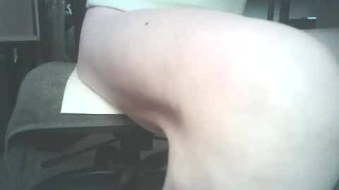 Snapshot of juanitou chatting on May 30, 11:24 pm frenchchouchou online show from May 30, 11:24 pm