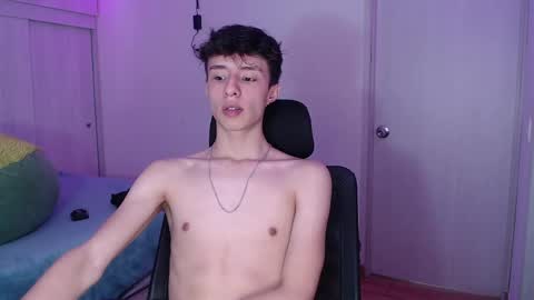 Snapshot of juanmres chatting on April 8, 8:53 pm juanmres online show from April 8, 8:53 pm