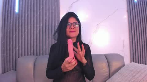 Snapshot of juannita_love chatting on May 19, 11:55 pm juannita_love online show from May 19, 11:55 pm