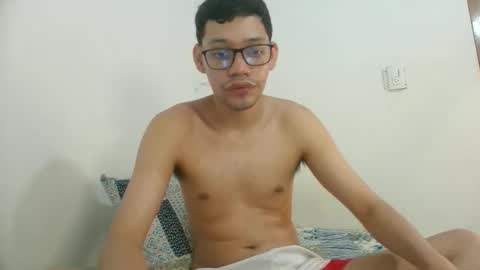 Snapshot of juansuarez204 chatting on May 22, 12:40 am juansuarez204 online show from May 22, 12:40 am
