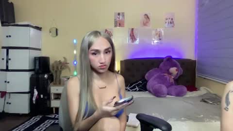 Snapshot of judiella chatting on December 20, 9:11 am EloiseMoree online show from December 20, 9:11 am