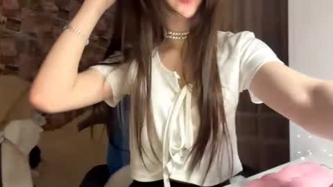 Snapshot of judyblihovde chatting on December 19, 2:13 pm Mila online show from December 19, 2:13 pm