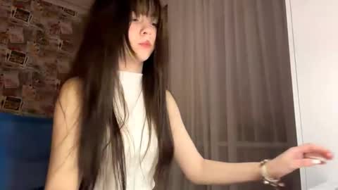 Snapshot of judyblihovde chatting on December 20, 2:13 pm Mila online show from December 20, 2:13 pm