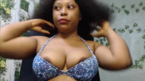 Snapshot of juicy_gold22 chatting on December 7, 9:17 am Mariagold online show from December 7, 9:17 am