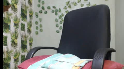 Snapshot of juicy_gold22 chatting on January 28, 1:29 am Mariagold online show from January 28, 1:29 am