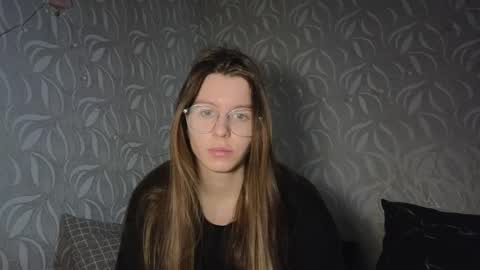 laura online show from November 23, 8:25 am