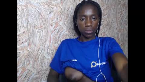 Snapshot of juicyberryx chatting on January 28, 5:32 am queen online show from January 28, 5:32 am