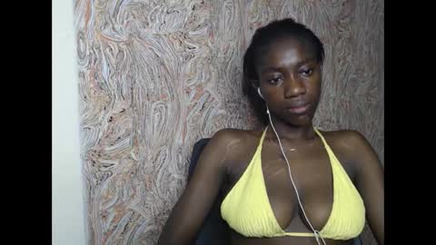 Snapshot of juicyberryx chatting on February 8, 5:08 pm queen online show from February 8, 5:08 pm