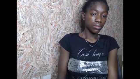 Snapshot of juicyberryx chatting on February 12, 3:49 pm queen online show from February 12, 3:49 pm