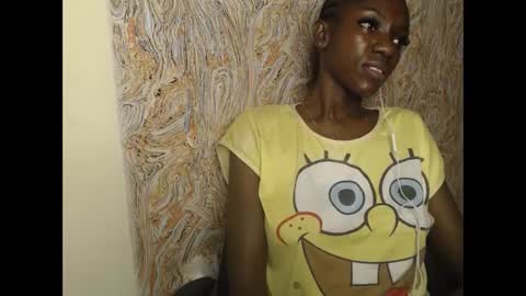 Snapshot of juicyberryx chatting on February 15, 6:44 pm queen online show from February 15, 6:44 pm