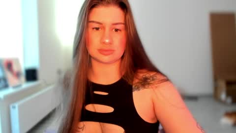 Snapshot of juicyhelenx chatting on May 22, 4:23 pm Elena online show from May 22, 4:23 pm