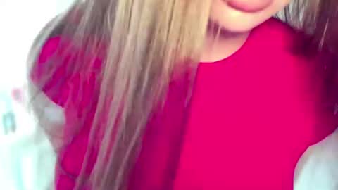 Snapshot of juicyhelenx chatting on June 11, 2:26 pm Elena online show from June 11, 2:26 pm