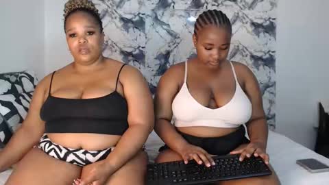 Snapshot of juicyjasminx chatting on May 27, 12:40 am juicyjasminx online show from May 27, 12:40 am