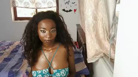 Snapshot of juicymeg chatting on October 27, 6:17 am juicymeg online show from October 27, 6:17 am