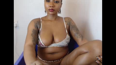 juicyxpink online show from March 12, 7:13 am