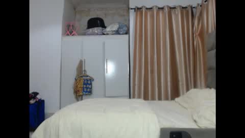 juicyxxxboobs online show from February 17, 9:43 pm