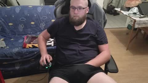 Julcs online show from December 18, 8:25 pm