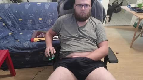 Julcs online show from December 20, 1:33 pm