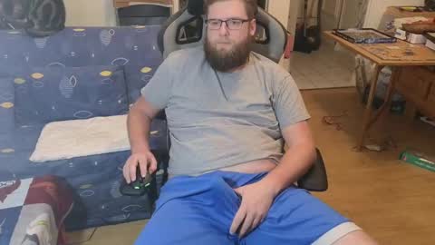 Julcs online show from February 6, 6:24 pm