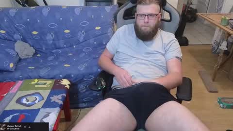 Julcs online show from March 4, 7:01 pm