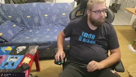 Julcs online show from October 12, 5:56 pm