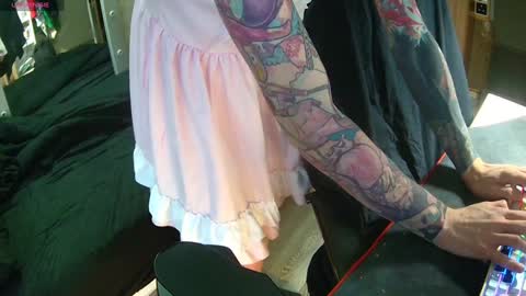 Snapshot of juleea_doll chatting on December 17, 9:07 am Julia online show from December 17, 9:07 am