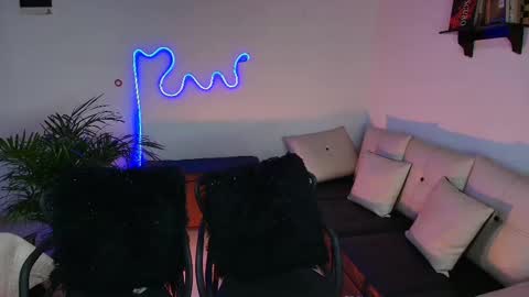 Jules and Gia online show from February 9, 4:50 pm