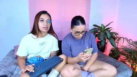 Jules and Gia online show from December 3, 6:39 pm