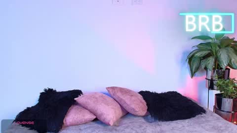 Jules and Gia online show from February 24, 8:23 am