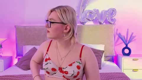 Snapshot of jules_nightt chatting on June 5, 9:53 pm Jules Nightt online show from June 5, 9:53 pm