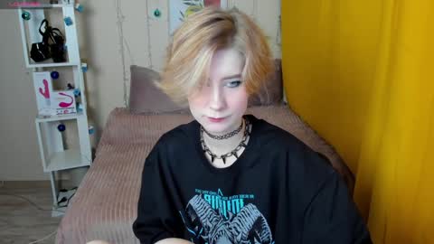 Snapshot of julescrown chatting on January 15, 1:23 am Jules online show from January 15, 1:23 am