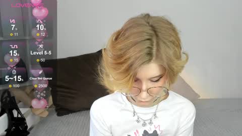 Snapshot of julescrown chatting on February 26, 4:14 am Jules online show from February 26, 4:14 am