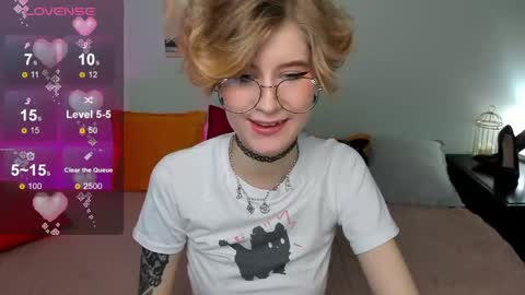 Snapshot of julescrown chatting on February 27, 9:32 am Jules online show from February 27, 9:32 am