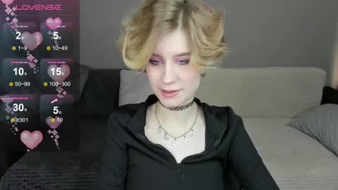 Snapshot of julescrown chatting on March 2, 12:53 am Jules online show from March 2, 12:53 am