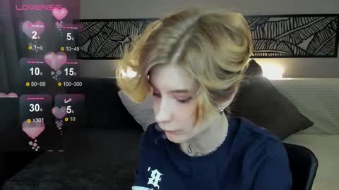 Snapshot of julescrown chatting on March 7, 4:02 am Jules online show from March 7, 4:02 am