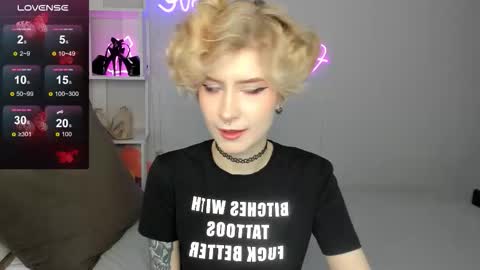 Snapshot of julescrown chatting on October 6, 12:41 am Jules online show from October 6, 12:41 am