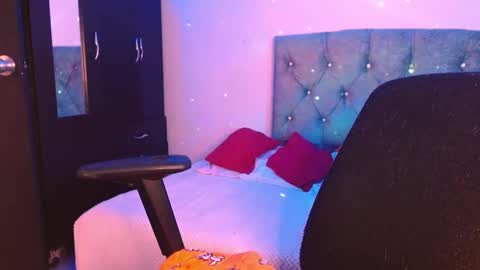  Juliana Torres  online show from March 7, 7:49 pm