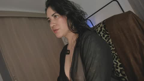Snapshot of juli_hairy chatting on May 9, 10:04 pm Juli Modelo Independiente online show from May 9, 10:04 pm