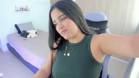 juli_santos_22 online show from December 28, 3:48 pm