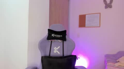 juli_santos_22 online show from January 30, 6:21 pm