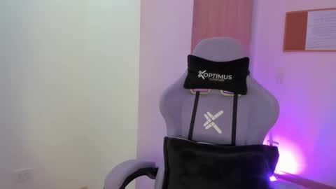 juli_santos_22 online show from January 31, 6:14 pm