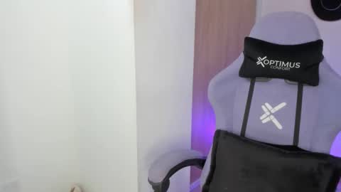 juli_santos_22 online show from February 26, 6:21 pm