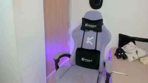 juli_santos_22 online show from March 8, 6:47 pm