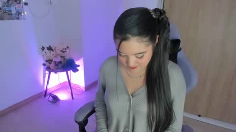 juli_santos_22 online show from September 26, 11:20 pm