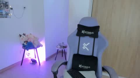 juli_santos_22 online show from October 6, 6:38 pm