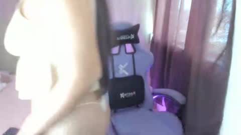 Snapshot of juli_santos_22 chatting on May 23, 2:32 pm juli_santos_22 online show from May 23, 2:32 pm