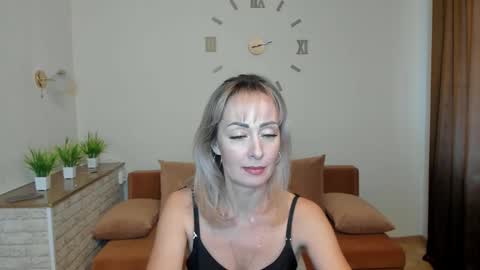 julia__cherry_ online show from December 8, 7:47 am