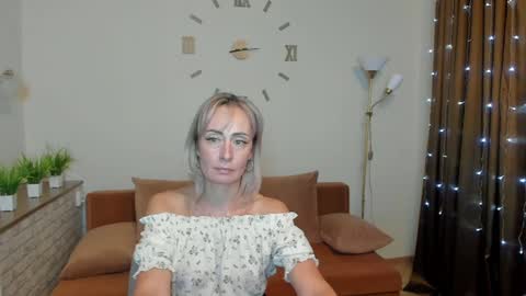 julia__cherry_ online show from January 7, 1:46 pm